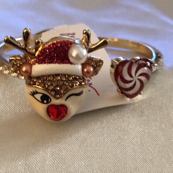 Betsey Johnson Jingle Bell Bling Reindeer Winking & Candy Heart Bangle NWT - Picture 2 of 16